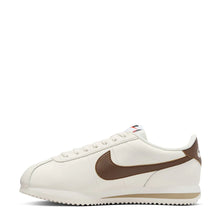 Cargar imagen en el visor de la galería, NIKE W CORTEZ SAIL/CACAO WOW-KHAKI-WHITE