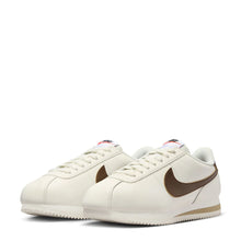 Cargar imagen en el visor de la galería, NIKE W CORTEZ SAIL/CACAO WOW-KHAKI-WHITE