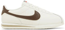 Cargar imagen en el visor de la galería, NIKE W CORTEZ SAIL/CACAO WOW-KHAKI-WHITE
